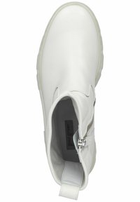 Botín de tobillo de cuero blanco con superficie lisa, cremallera lateral y un cuello texturizado. Cuenta con una suela de goma ligera y flexible.