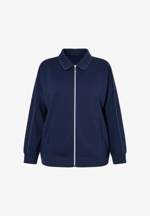 Granatowa kurtka na zamek z kołnierzem, długimi rękawami, bocznymi kieszeniami oraz ściągaczami na mankietach i dole, przedstawiona na białym tle.