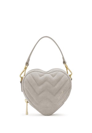 Kleine graue Wildleder-Handtasche in Herzform mit Chevron-Steppung, goldfarbenem Reißverschluss und Verschluss sowie einem einzelnen Handriemen.