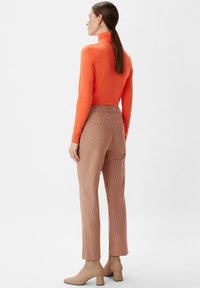 comma MIT TURTLENECK - Maglietta a manica lunga - orange