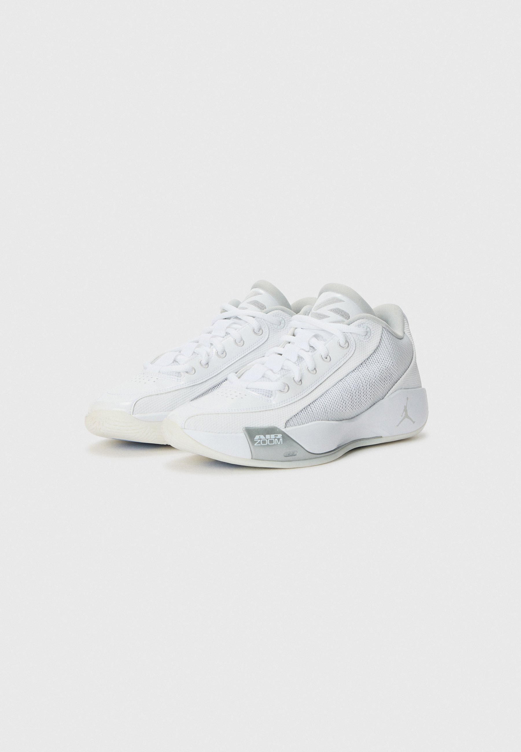 Jordan LUKA .77 OUTDOOR - Basketball shoes - white/grey fog