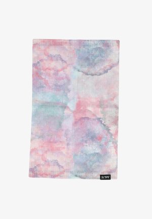 Multikleurige zachte stof met een pastelkleurige aquarelprint in roze, blauw en groen, met een zwart label aan de onderrand.