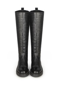 Bottes noires montantes en cuir texturé avec un motif crocodile, bout rond et semelle en caoutchouc, dotées de deux tirettes en haut.