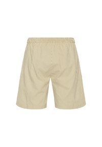 Shorts beige rayés avec une taille élastique, fabriqués en tissu léger. Présentent des rayures verticales et un design décontracté.