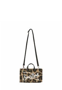 Borsa con stampa leopardata realizzata in tessuto texturizzato, manici in pelle nera, tracolla removibile e testo grafico bianco sul davanti.