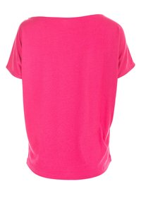 Lyserød T-shirt med korte ærmer, afslappet pasform og rundudskæring, lavet af blødt bomuldsstof, med en glat tekstur uden mønstre.