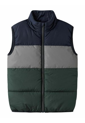 Smanicato imbottito senza maniche con blocchi di colore orizzontali in blu navy, grigio e verde scuro, caratterizzato da un colletto alto e chiusura frontale con zip.