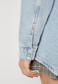 Noisy May - Nmalva L/S Colored Denim Shacket Box - 4915183 Pumice Stone