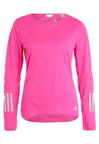 Jasnoróżowa, długorękawowa koszulka sportowa z okrągłym dekoltem, odblaskowe paski na rękawach oraz małe logo Adidas na dolnym brzegie i w okolicy kołnierza.