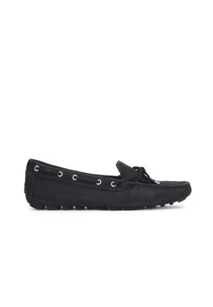 Sort læder mokasin loafer med snøredetalje og gummisål med grebstapper, vist i sideprofil på hvid baggrund.