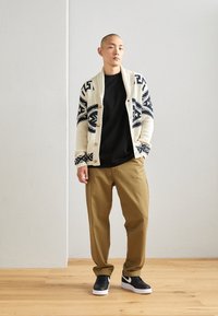 Lindbergh  INTARSIA   mleczny