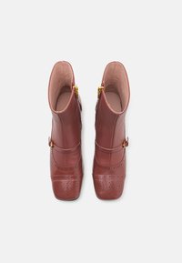 Coccinelle Klasszikus bokacsizmák - dark red