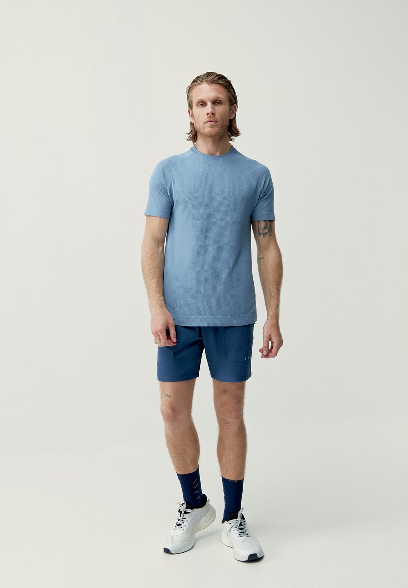 Born Living Yoga T-shirt basic blauw