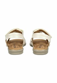 Weißeledersandalen mit verstellbarem Knöchelriemen, gepolstertem Fußbett und hellbraunen Sohlen. Offenes Rückendesign mit flachem Absatz.