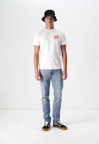 Santa Cruz MEEK CONCRETE SLASHER UNISEX - Marškinėliai su spaudiniu - white