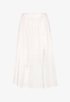 Balta, ceļa garuma svārki, kas izgatavoti no viegla auduma ar caurumiņu detaļām, jostasvietā ar jostu un ar izplestu dizainu, kuram ir smalka tekstūra.