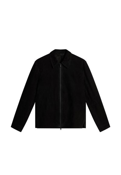 Zwarte suède jas met een kraag, volledige ritssluiting aan de voorkant, lange mouwen en een eenvoudig, strak ontwerp. Geen zichtbare patronen of accenten.