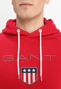 GANT Jersey con capucha - red