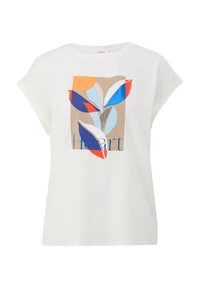 Weißes Baumwoll-T-Shirt mit kurzen Ärmeln. Enthält eine farbenfrohe Pflanzen-Grafik mit blauen, roten und orangefarbenen Akzenten sowie dem Text "Herz."