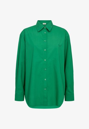 Groen overhemd met lange mouwen, knopen, kraag, manchetten en een klein geborduurd logo op de linkerborst.