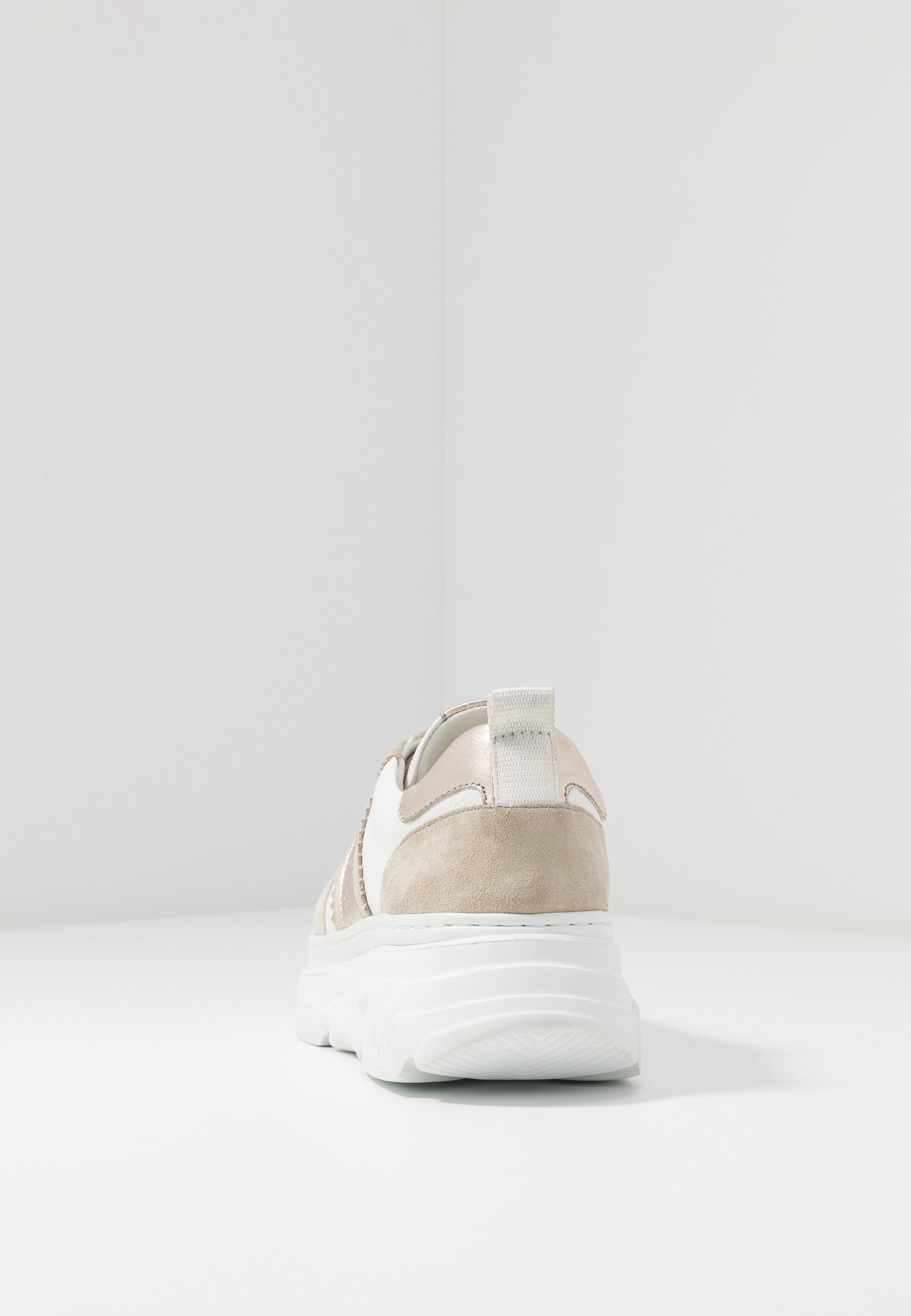 Bugatti NAVA Joggesko sandwhitehvit Zalando.no Bugatti NAVA Joggesko sandwhitehvit Zalando.no