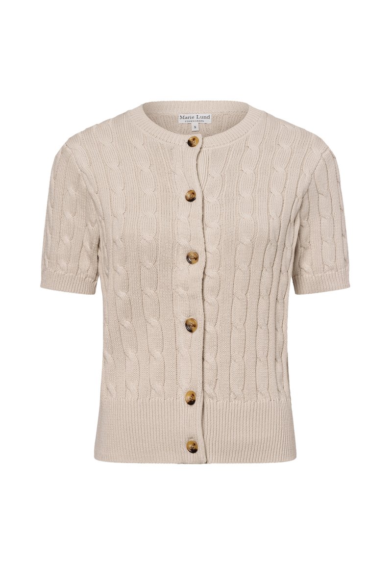 Beige Kurzarm-Cardigan mit einem Kabelstrickmuster, rundem Ausschnitt und fünf braunen Knöpfen auf der Vorderseite. Gerippter Saum und Ärmel.