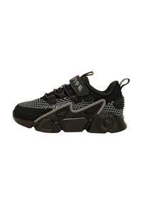 Scarpe sportive nere e grigie con tomaia in maglia, cinturino in Velcro e una suola spessa in gomma con un design unico e motivi texture.