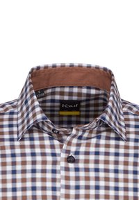 Camicia check a righe marroni, blu e bianche con colletto button-down e tessuto morbido. Include un dettaglio a contrasto marrone all'interno del colletto.