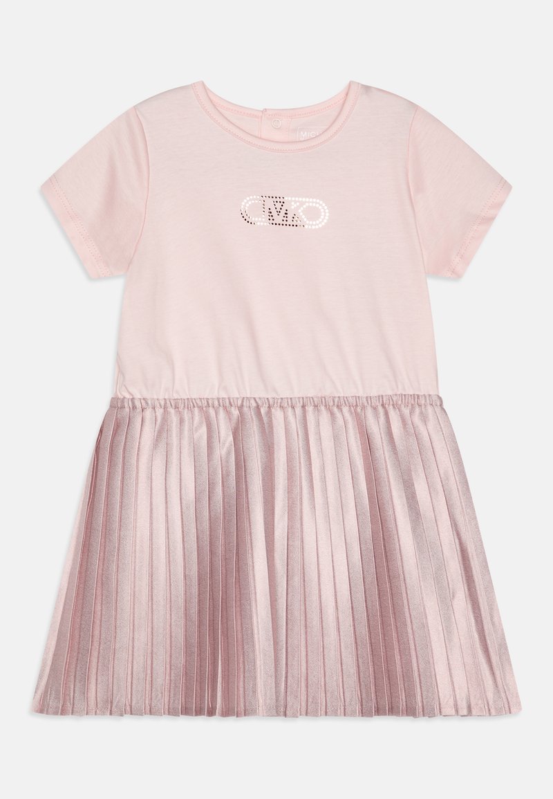 Robe rose clair à manches courtes, avec un haut en coton doux et une jupe en tulle rose plissé et brillant. Décorée de détails de logo cloutés.