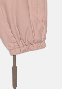 MINI A TURE MATWISTI SNOWSUIT UNISEX - Schneeanzug - adobe rose