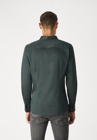 Jack & Jones PREMIUM JJPRPARMA  L/S NOOS - Camisa - darkest spruce