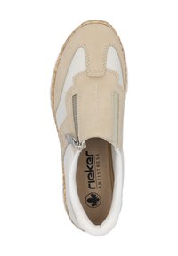 Chaussure slip-on beige avec un dessus en cuir texturé et des inserts en mesh. Présente une fermeture éclair et une semelle de type liège avec la marque "Antistress".