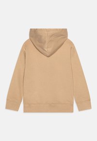 Felpa con cappuccio beige realizzata in morbido misto cotone. Presenta una tasca a marsupio, polsini e orlo a coste. Texture liscia, vestibilità rilassata.