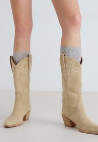 Jeffrey Campbell DAGGET - Botas camperas - sand