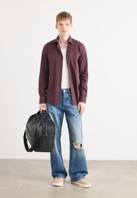Calvin Klein SLIM SHIRT - Camisa elegante - bordeaux