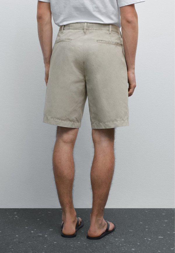 LIGHTWEIGHT BERMUDA - Shorts - beige2