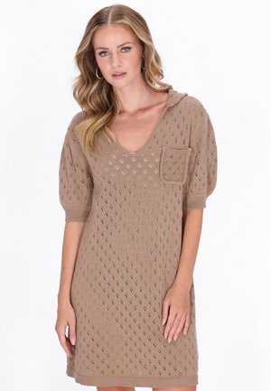 - Sukienka dzianinowa