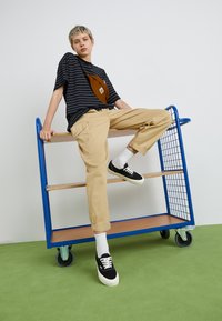 Carhartt WIP COLLINS beżowy