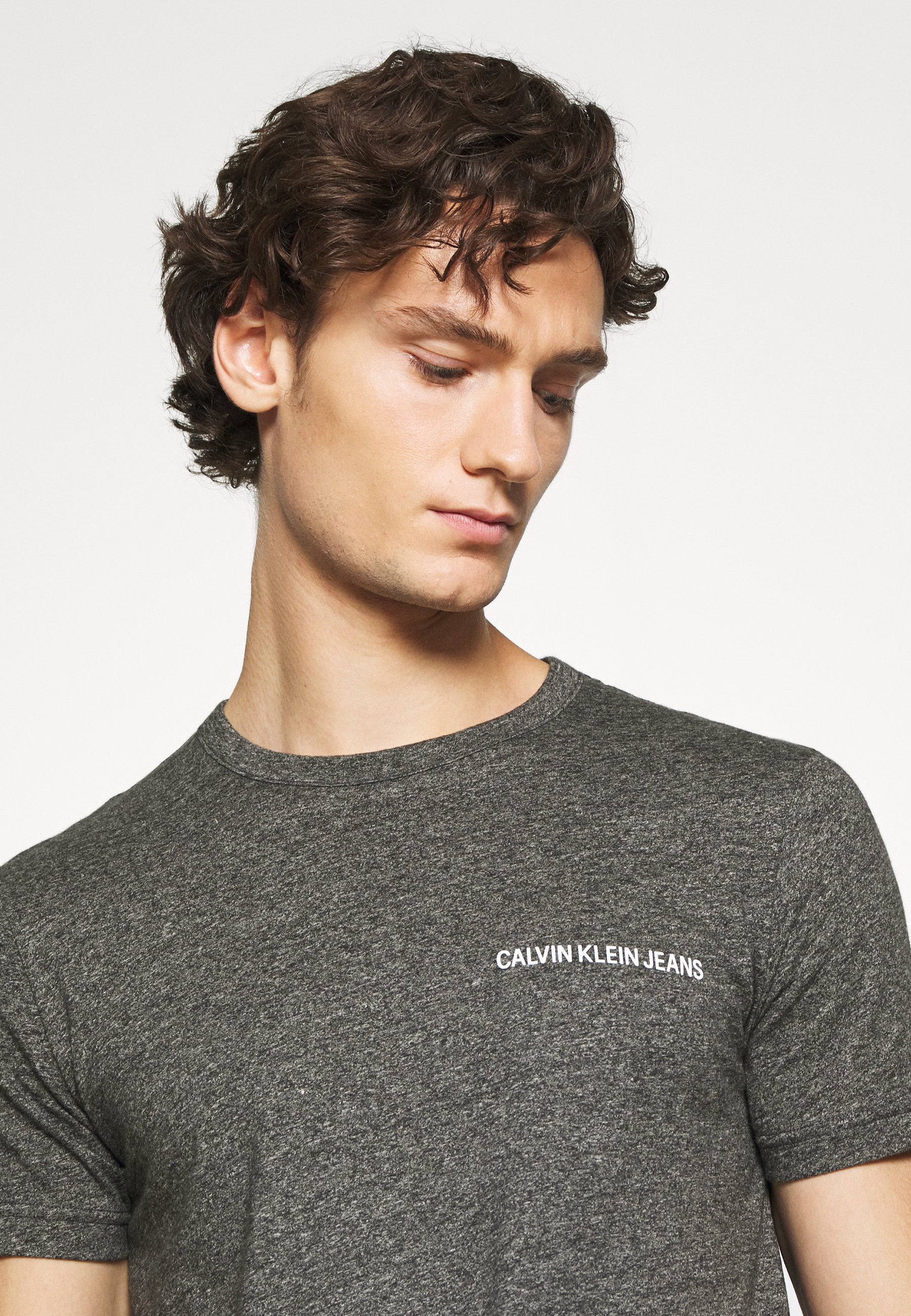 Calvin Klein Jeans INSTITUTIONAL CHEST GRINDLE TEE - Print T-shirt - black  - Zalando.ie
