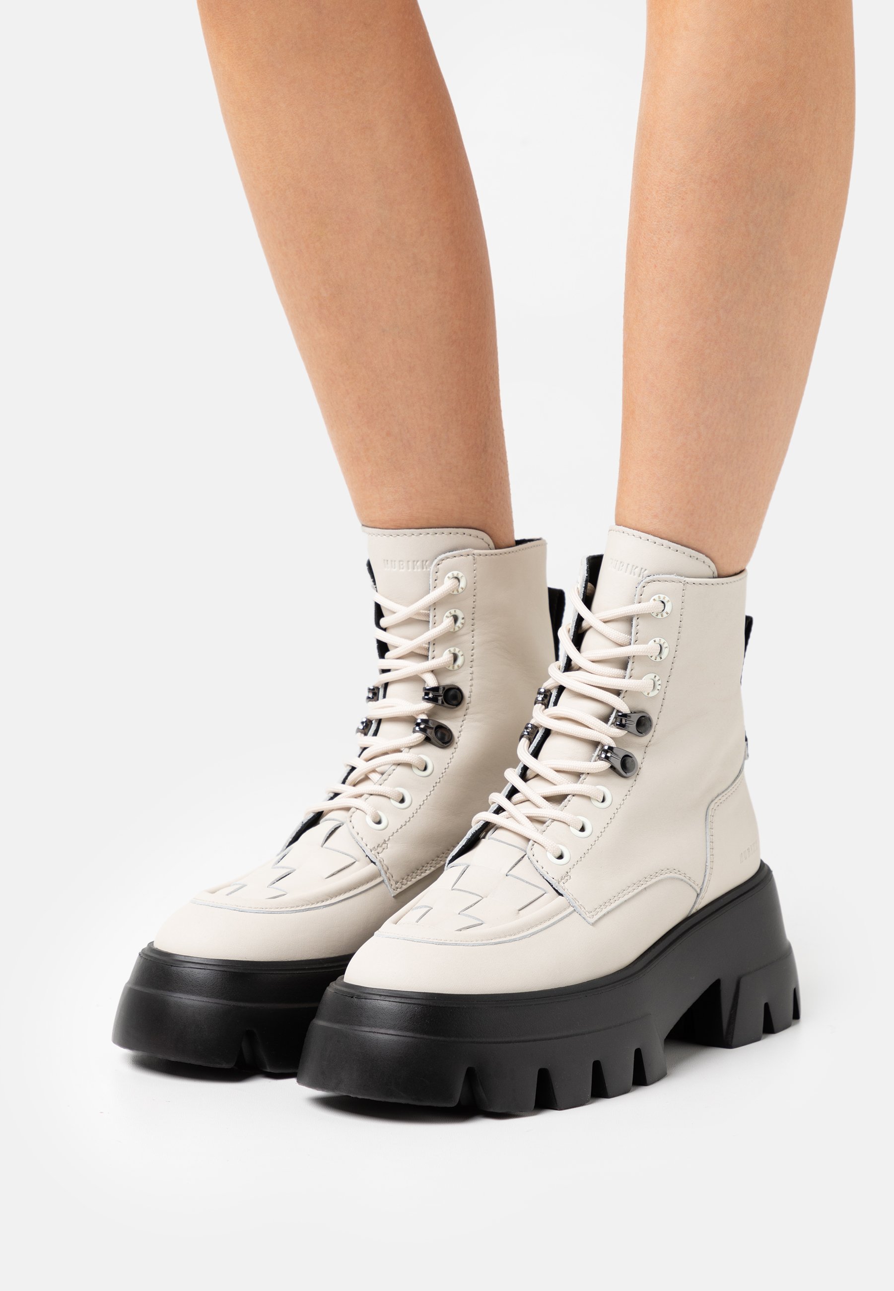 Nubikk FLORE SAUVAGE - Platform ankle boots - beige/off-white - Zalando.de