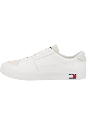VULCANIZED ESSENTIALS - Zapatillas - white