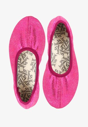 Rosa glitzernde Ballerinas mit elastischen Kanten, glatter Textur und einem gemusterten Einlegesohle mit Herzen. Leicht und flexibles Design.