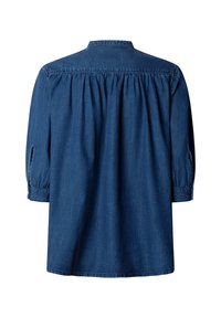 Robe-chemise en denim bleu foncé à manches longues avec empiècement au dos et détails froncés, vue de dos sur fond blanc.