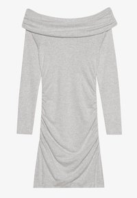 Pelēks off-the-shoulder kleita ar garām piedurknēm, kurai ir savilkta apdare sānos un gluda, elastīga auduma.