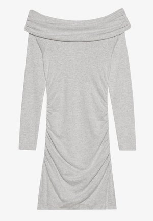 Robe grise à épaules dénudées avec des manches longues, présentant des détails froncés sur les côtés et un tissu lisse et extensible.