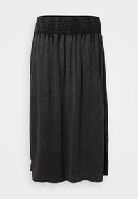 Svart smockad kjol med en lös, samlad design och medellång fåll. Mjukt tyg med en subtil textur och ojämn fålldetalj.