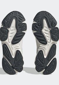 adidas Originals OZTRAL J - Sneakers - crystal white   crystal white   bright royal