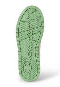 Suela de zapato en goma verde claro, con un patrón de zigzag texturizado y el logotipo "Champion" en relieve. Bordes suaves y diseño de punta redondeada.