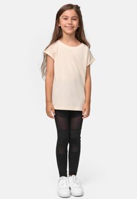 Urban Classics EXTENDED SHOULDER - T-shirts - whitesand