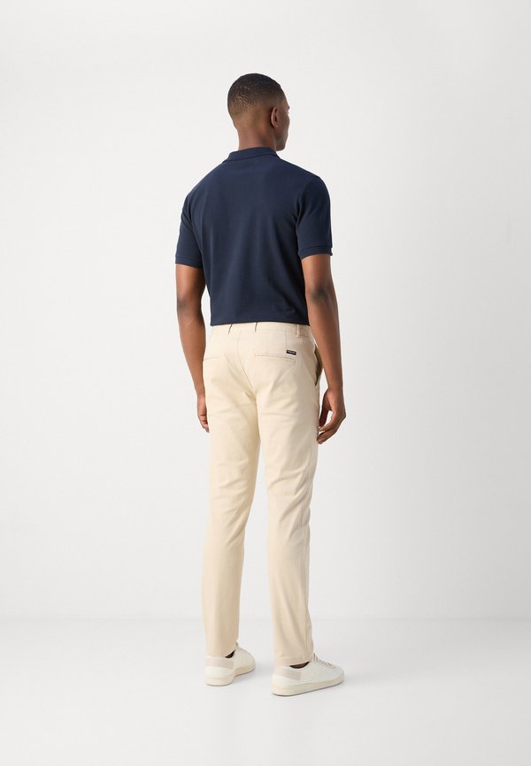 ESSENTIAL MOTT - Chinos - parchment3